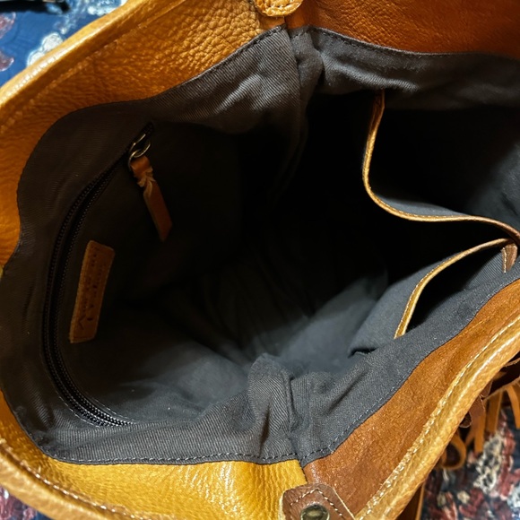 Tan ,Fringed ,Crossbody Bag ,Leather Material .New - Picture 5 of 9